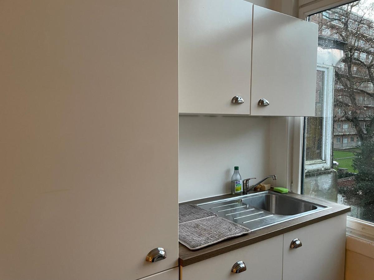 בריסל Charming Room In Eu District מראה חיצוני תמונה